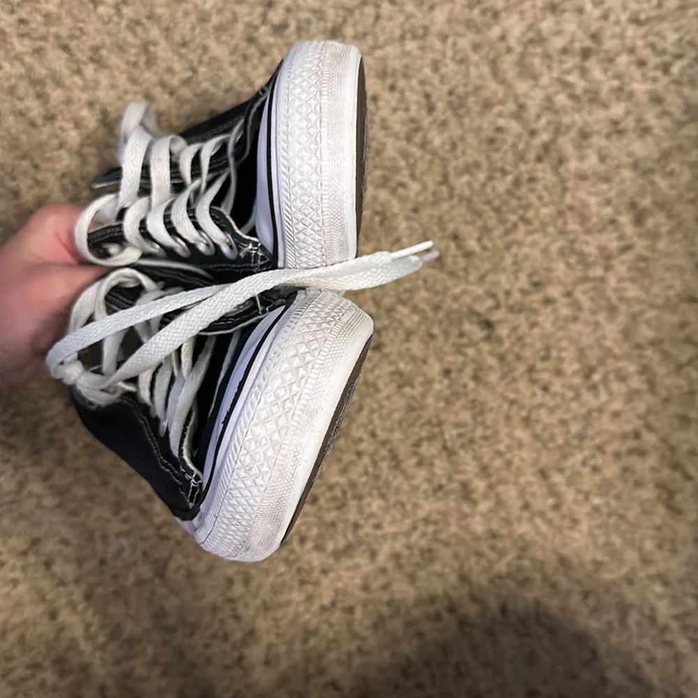 Converse low tops. Women’s or Men’s. - Picture 5 of 5